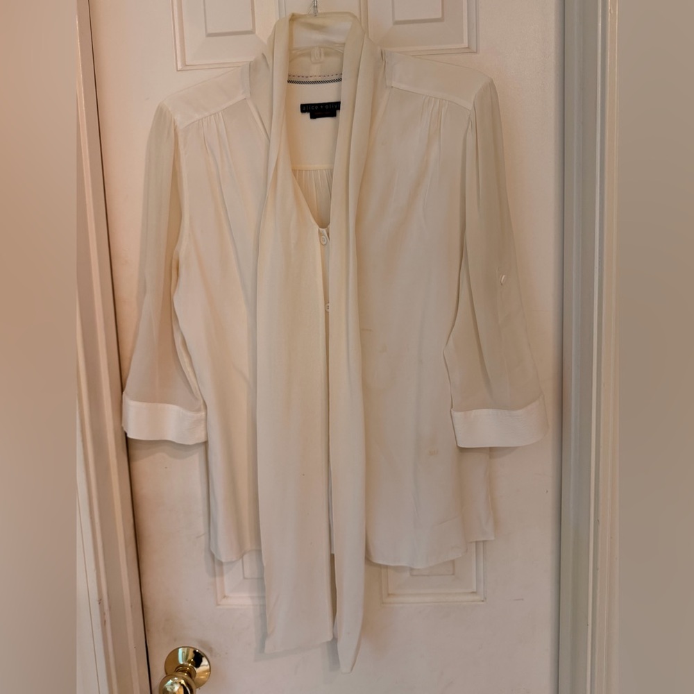 Alice + Olivia Ivory Sheer button front top with tie, Adjustable 3/4 sleeve Sz S